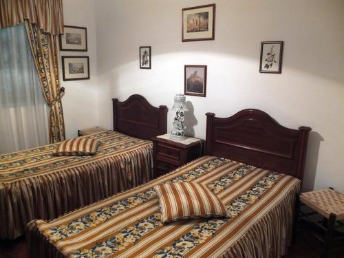 two beds in a hotel room with two beds at Vila Candeias, Vilamoura, Algarve, Beach, 10p in Quarteira