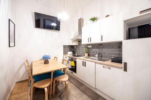 Central Gozsdu Apartment by True Estate