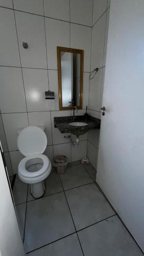 a bathroom with a toilet and a sink at Casa em Holambra- Sp in Holambra