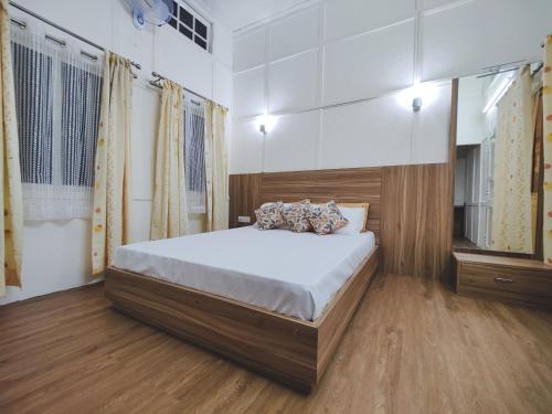 a bedroom with a large bed in a room at Insara Cottage in Shillong