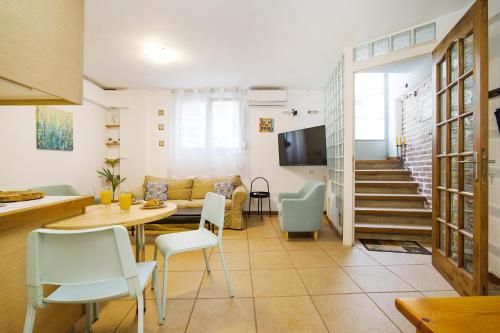 MELISSA - a lovely apartment & patio, Varnava, Pagrati