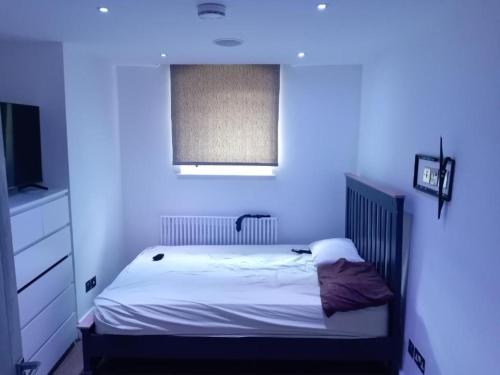 Postel nebo postele na pokoji v ubytování Hidden Gem apartement