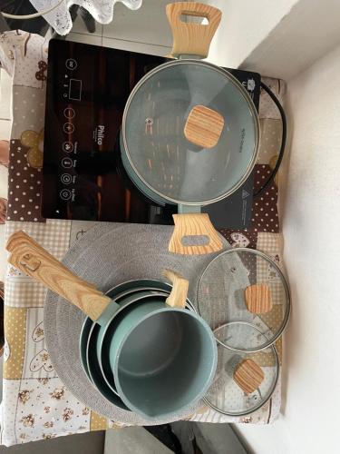 a bunch of pots and pans sitting on a table at Castelo residencial - Entrada independente in João Pessoa