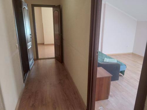 a hallway with a mirror in a room at DOBA - Центр - Бограч 2 кім 6 міс Завжди тепла ! in Mukacheve