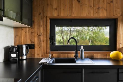 Dapur atau dapur kecil di Domki z widokiem na Sowę