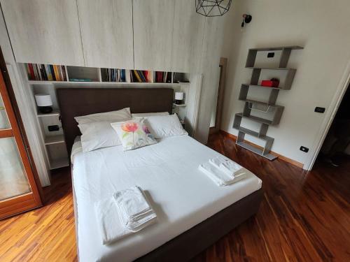 a bedroom with a large white bed with white sheets at Casa Guarducci in Prato