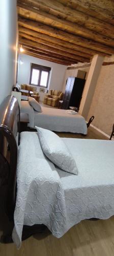 Кровать или кровати в номере Casa Rural Casona Camino Pedraza - 4 Estrellas