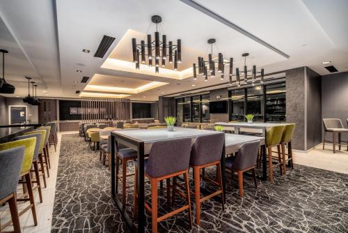 Fotografie z fotogalerie ubytování SpringHill Suites by Marriott Oakland Airport v destinaci Oakland