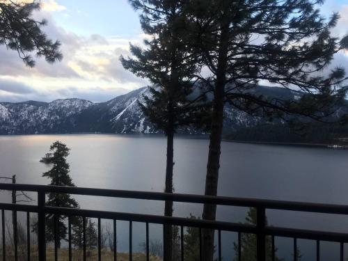 a view of a lake with trees and mountains at Townhouse In Bayview in Bayview