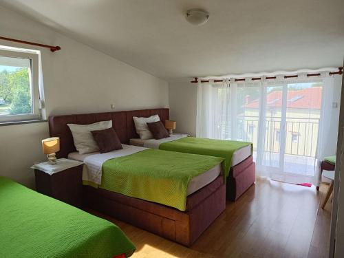 Ένα ή περισσότερα κρεβάτια σε δωμάτιο στο Apartment Viškovo