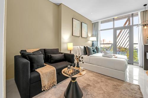 Luxury Palm Studio - Skyline Views - Rooftop Pool & Beach Access