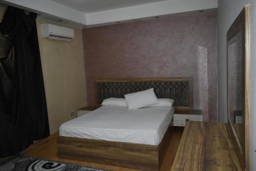 Giường trong phòng chung tại شقة فندقية بالعجوزة