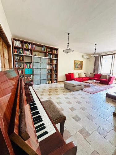 Spacious Central Apartment