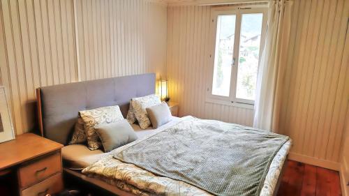 a bedroom with a bed and a window and a window at Interlaken house with Harder Kulm view in Matten
