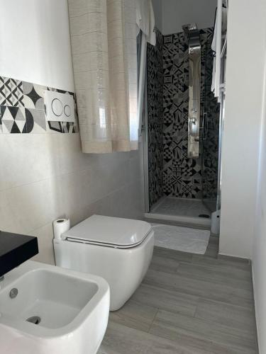 a bathroom with a toilet and a sink and a shower at Appartamento moderno a 500mt dal mare in Civitanova Marche