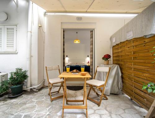 BOBBY - A lovely studio & garden, Varnava , Pagrati