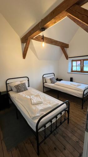 Ένα ή περισσότερα κρεβάτια σε δωμάτιο στο Black Billard l Loft für 2-5 Personen l Wohlfühlen in Altstadtnähe
