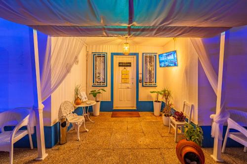 a blue room with a door and a table and chairs at 4Ever Palace Design&Nature in Alcácer do Sal