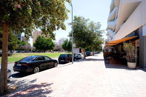 a street with cars parked next to a building at APARTAMENTO ARENA en Playa de San Juan in Alicante