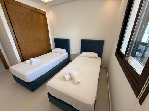 Ένα ή περισσότερα κρεβάτια σε δωμάτιο στο Cozy Flat Sea & Hills View