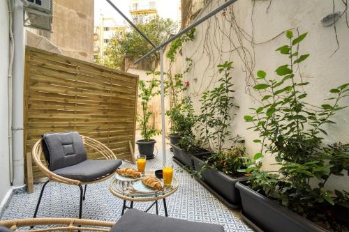 NANA - A lovely studio & patio, Varnava, Pagrati
