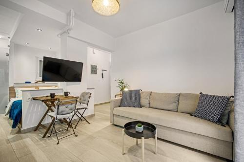 NANA - A lovely studio & patio, Varnava, Pagrati