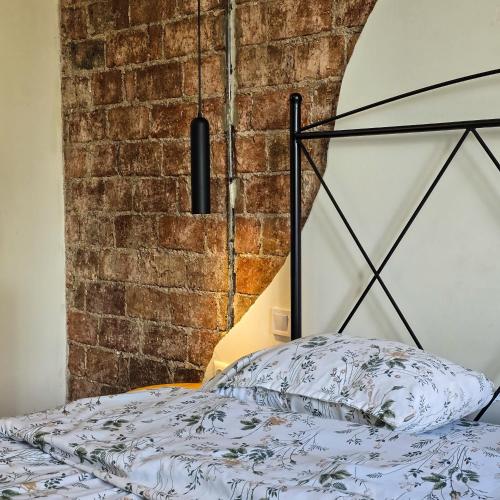 Una cama o camas en una habitación de Prishtina Center Hostel