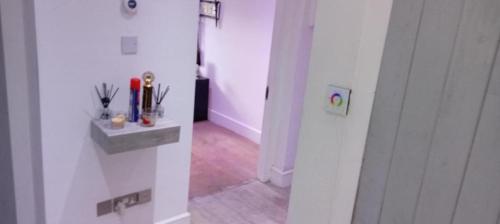 Φωτογραφία από το άλμπουμ του Bright Double Room w Private Bath Easy Access Free Breakfast σε Forest Hill