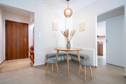Imagen de la galería de Seaview Balcony in Varkiza by ΜΡS, en Vari