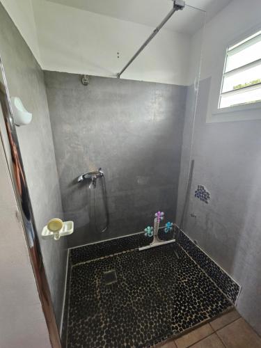Koupelna v ubytování CHARMANT HAUT DE VILLA AVEC PISCINE PARTAGEE