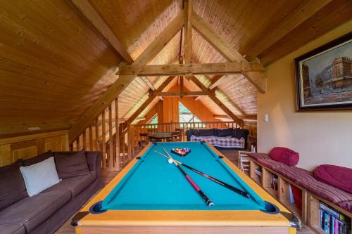 a pool table in the middle of a living room at Magnifique chalet à 3km PEYRAGUDES PYRENEES LUCHON in Gouaux-de-Larboust