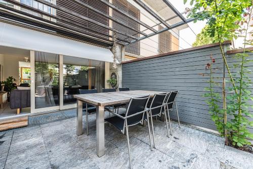 a wooden table and chairs on a patio at Haus mit Garten, Sauna und Parkplatz in Kreuzlingen
