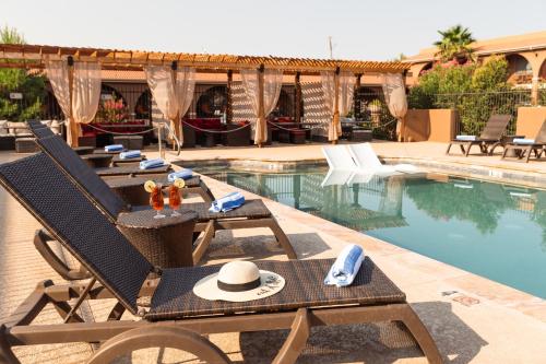 a swimming pool with a table and chairs next to a resort at GreenTree Inn Sedona in Sedona