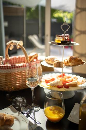 Jídlo v aparthotelu nebo okolí