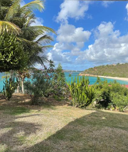 a view of the ocean from the beach at Hummingbird Villa in Saint Johnʼs