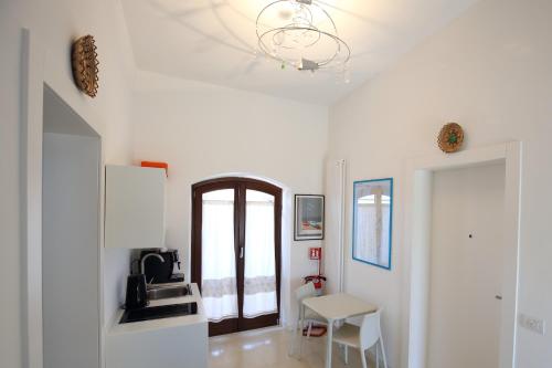 Кухня или мини-кухня в Le Terrazze della Planargia B&B
