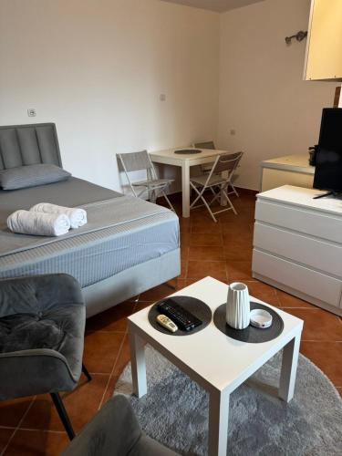Ένα ή περισσότερα κρεβάτια σε δωμάτιο στο Lana Apartment