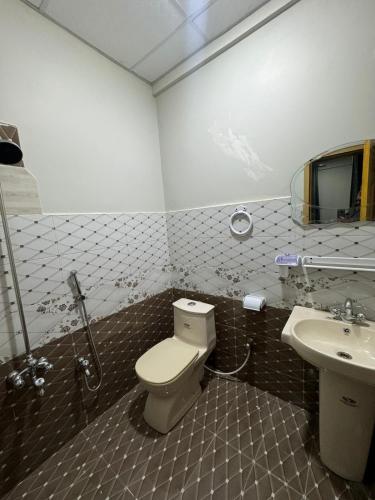 The Galaxy Inn Hotel Nagar Hunzaにあるバスルーム