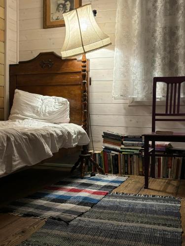 a bedroom with a bed and a table with a lamp at Jak u babci na wsi in Siemichocze