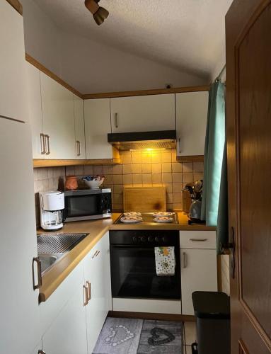 Ferienwohnung Layにあるキッチンまたは簡易キッチン