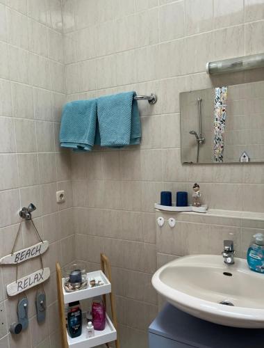 Ferienwohnung Layにあるバスルーム