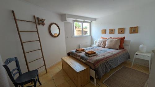 Postel nebo postele na pokoji v ubytování Les Mondes - Appartement bas de maison