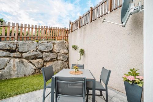 Un patio o zona al aire libre en Ferienwohnung Ida inkl SommerCard
