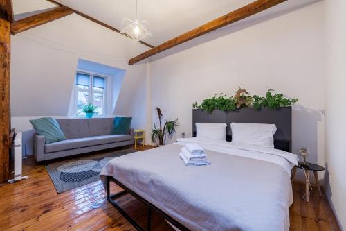 Małeckiego Moments Apartment by BookingHost