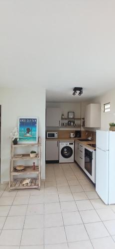Kuchyň nebo kuchyňský kout v ubytování T2 vue mer panoramique, 3 ilets