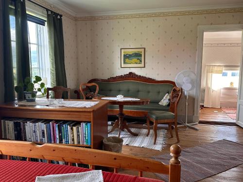 a living room with a couch and a table at Solberg Inn 