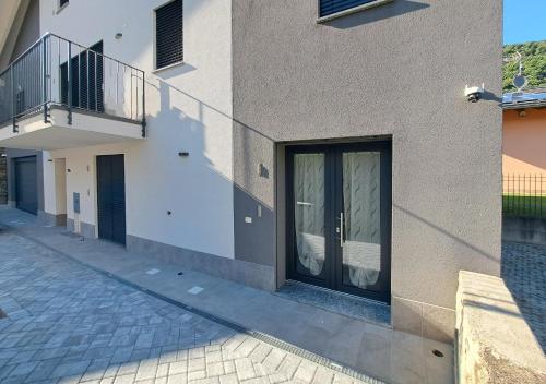 Το κτήριο όπου στεγάζεται  το διαμέρισμα