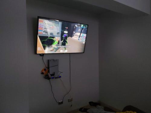 a flat screen tv hanging on a wall at Hospedaje La Angostura in Ica