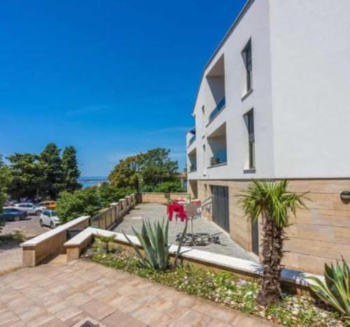 Apartment Crikvenica mit Terrasse