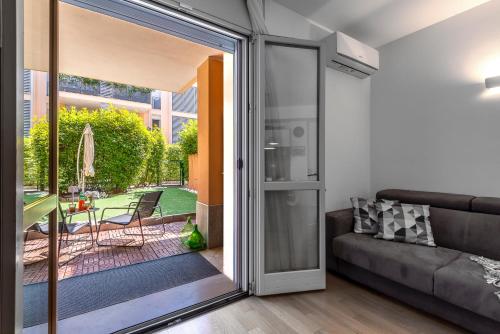 StayEasy Gargano - Stylish Apt with Private Yard